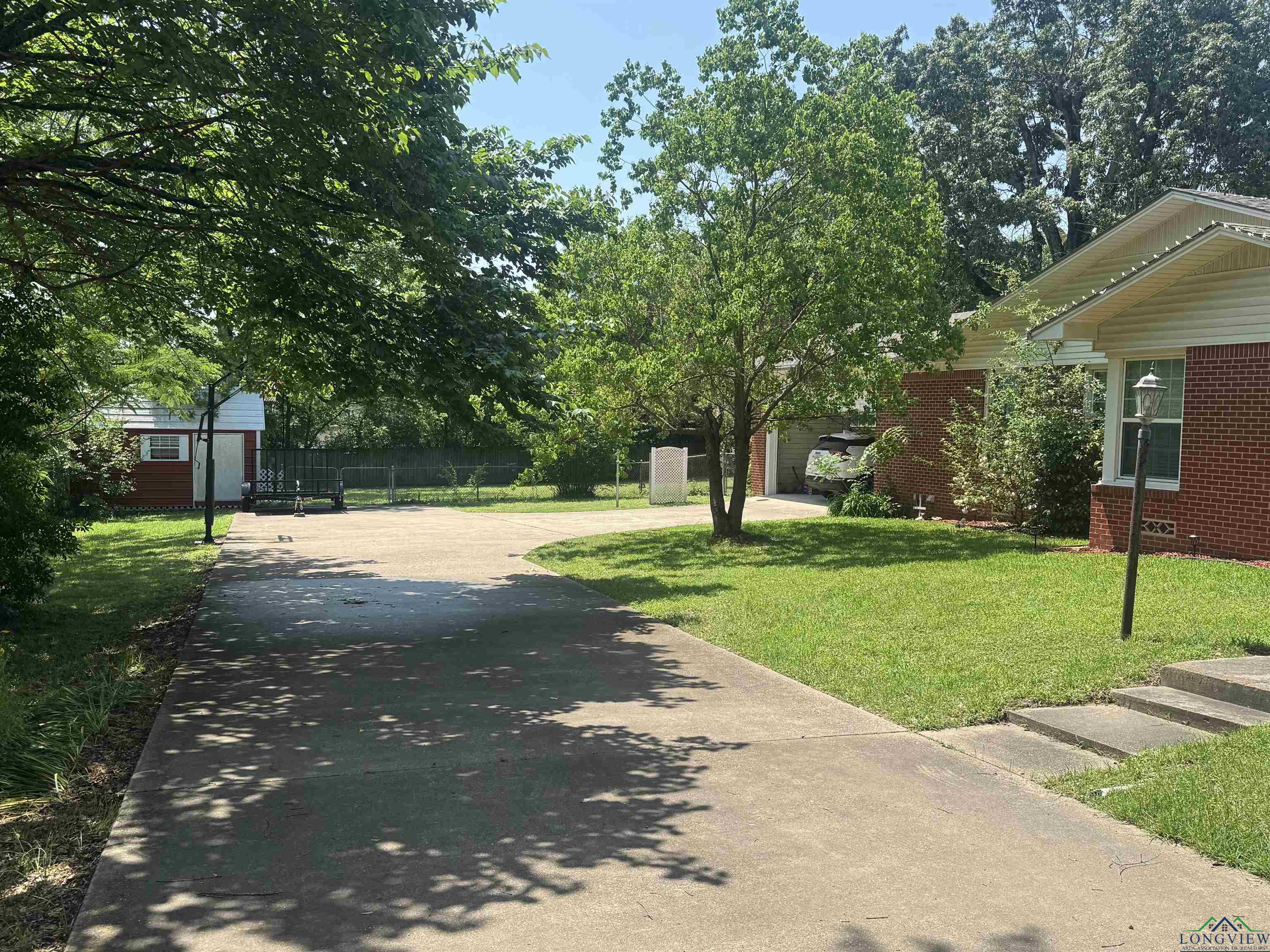 1204 N Marshall St, Henderson, Texas image 3