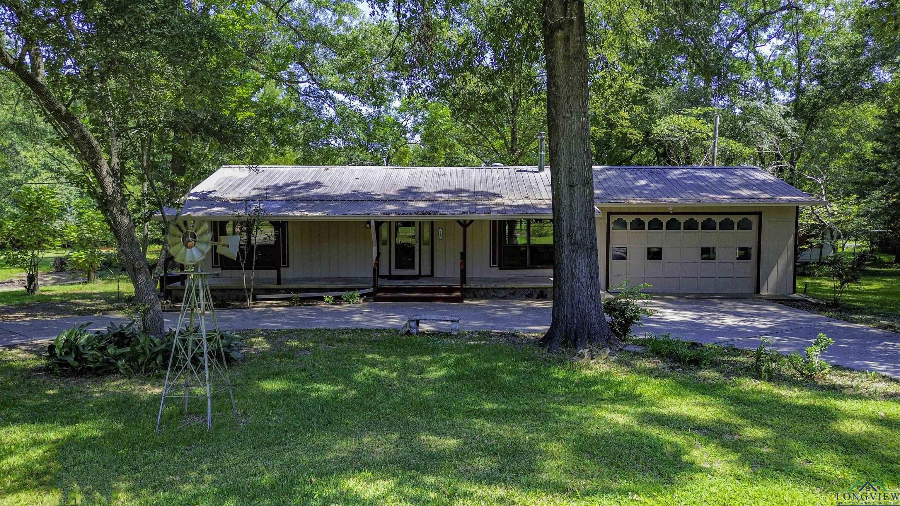 523 Big Lake Rd, Karnack, Texas image 1