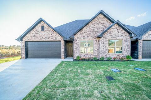 Townhouse For Sale - 1431 Page Valley Cir<br/> Longview, TX 75601
