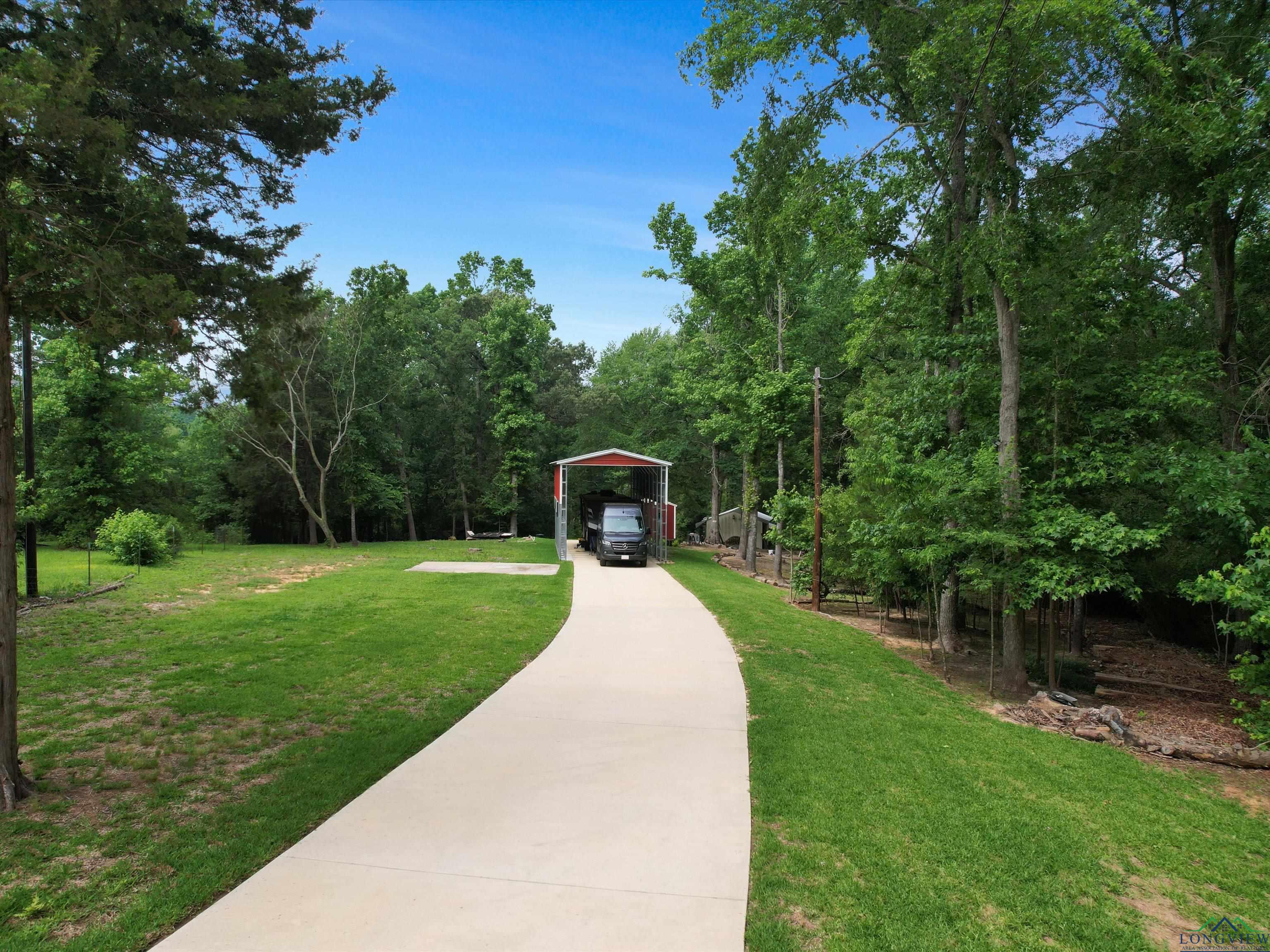 197 Beman Rd, Gladewater, Texas image 2