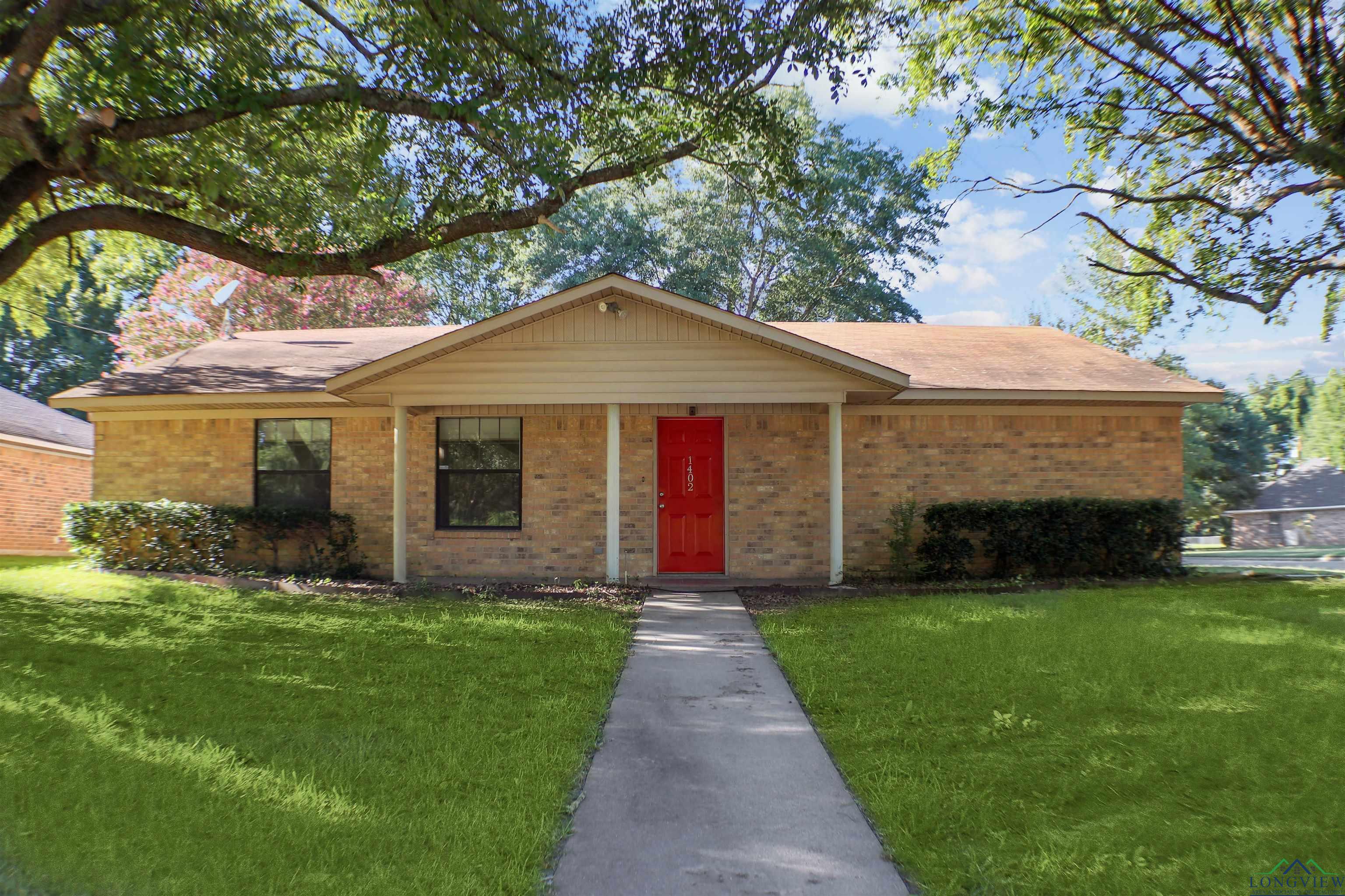 1402 Kyle Ave, Carthage, Texas image 1