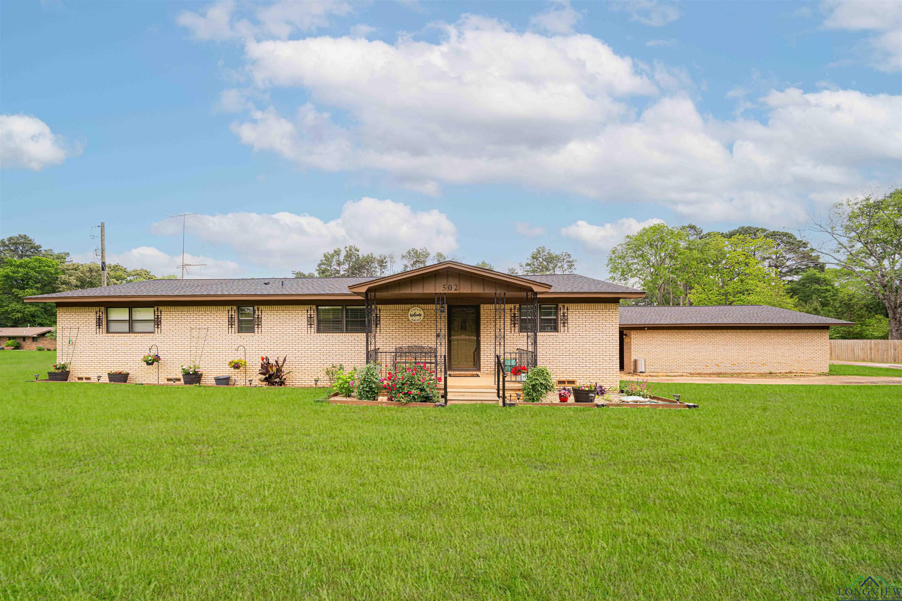 502 Hillcrest, Hughes Springs, Texas image 1