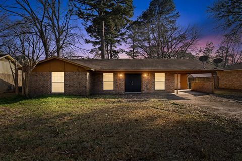 Homes For Sale - 2606 Cedarcrest Dr<br/> Harrison County, Marshall, TX 75672