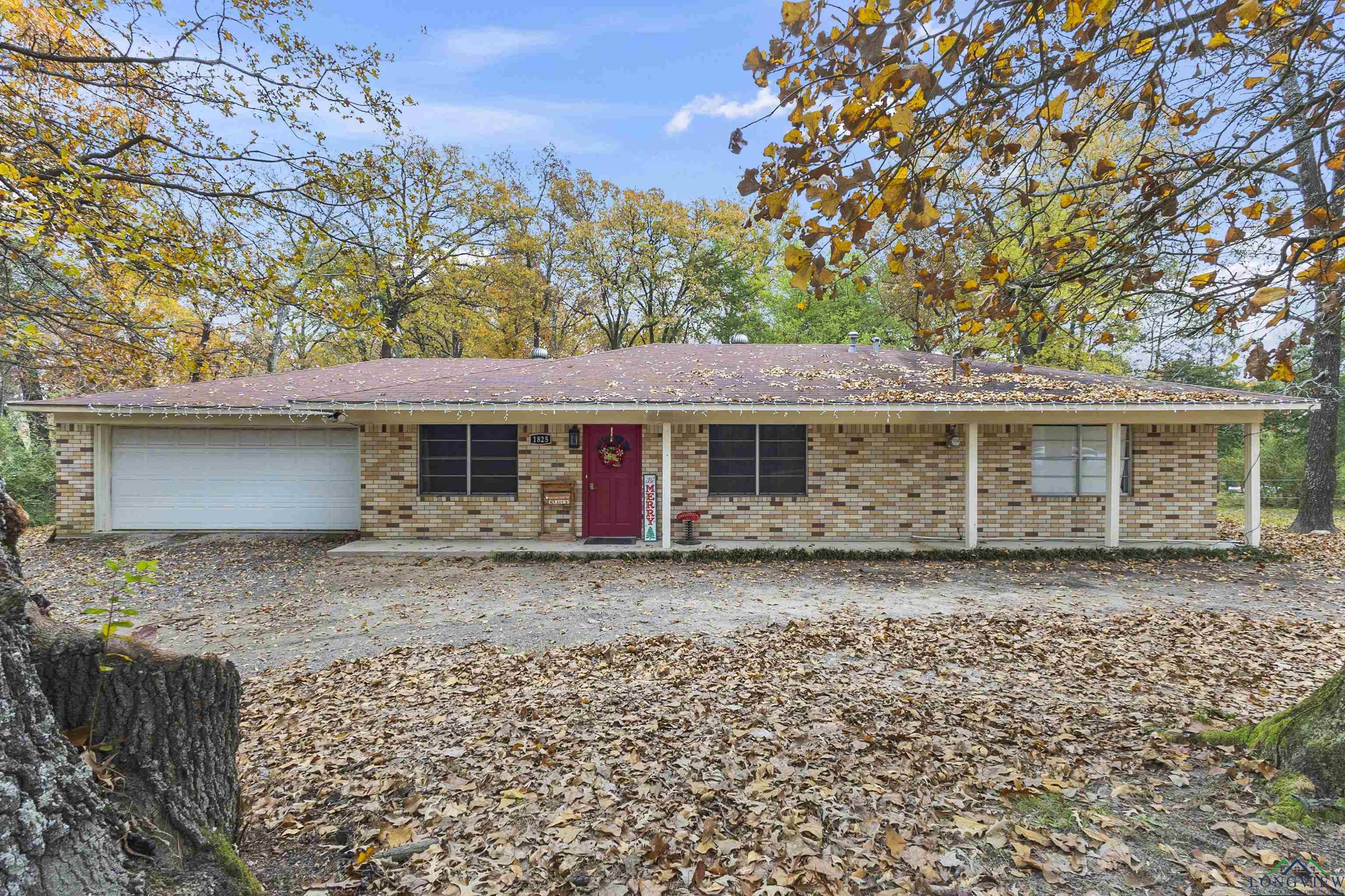 1825 Dee Dee St, Longview, Texas image 2