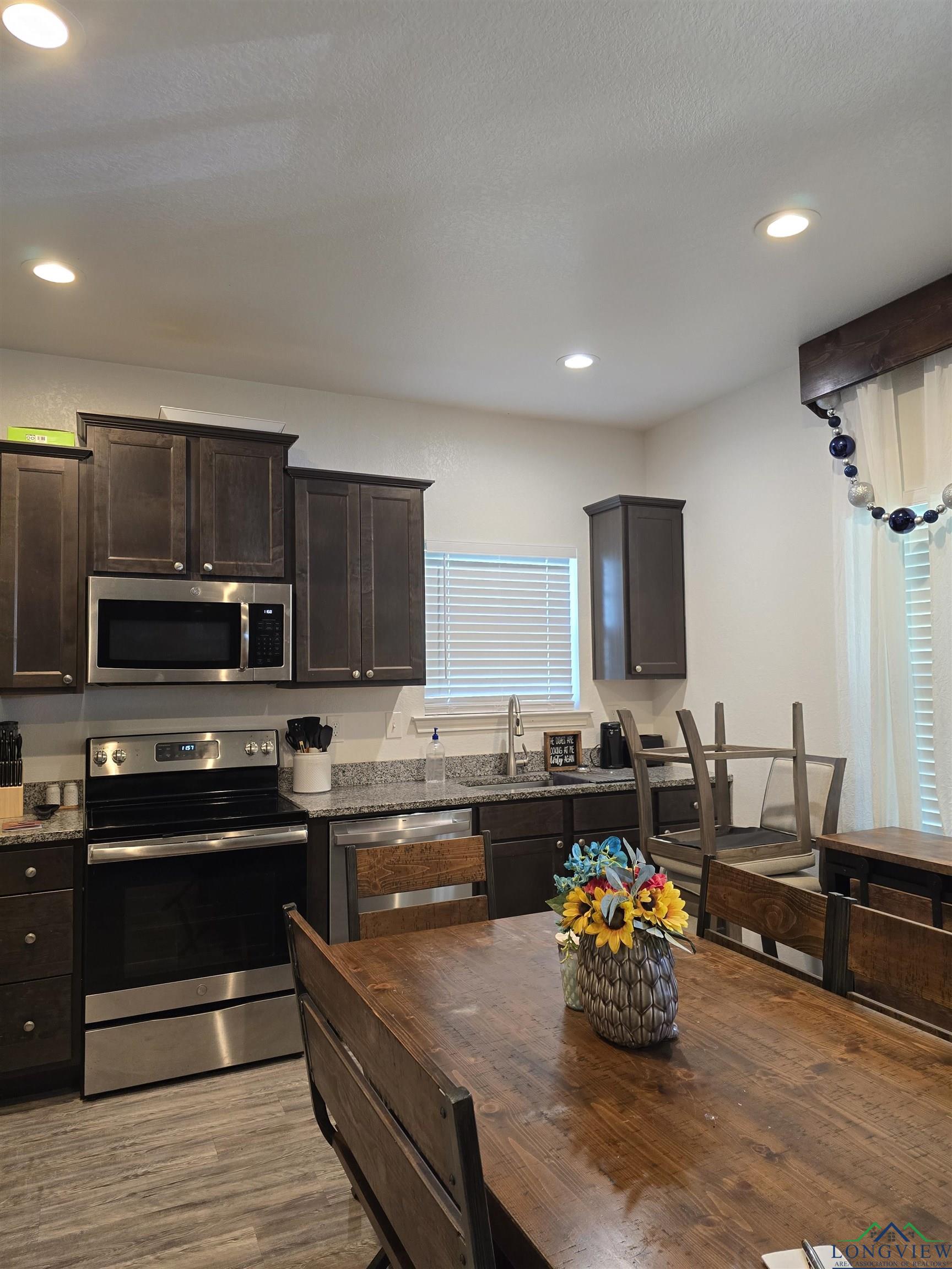 203 W Gay Ave, Gladewater, Texas image 7