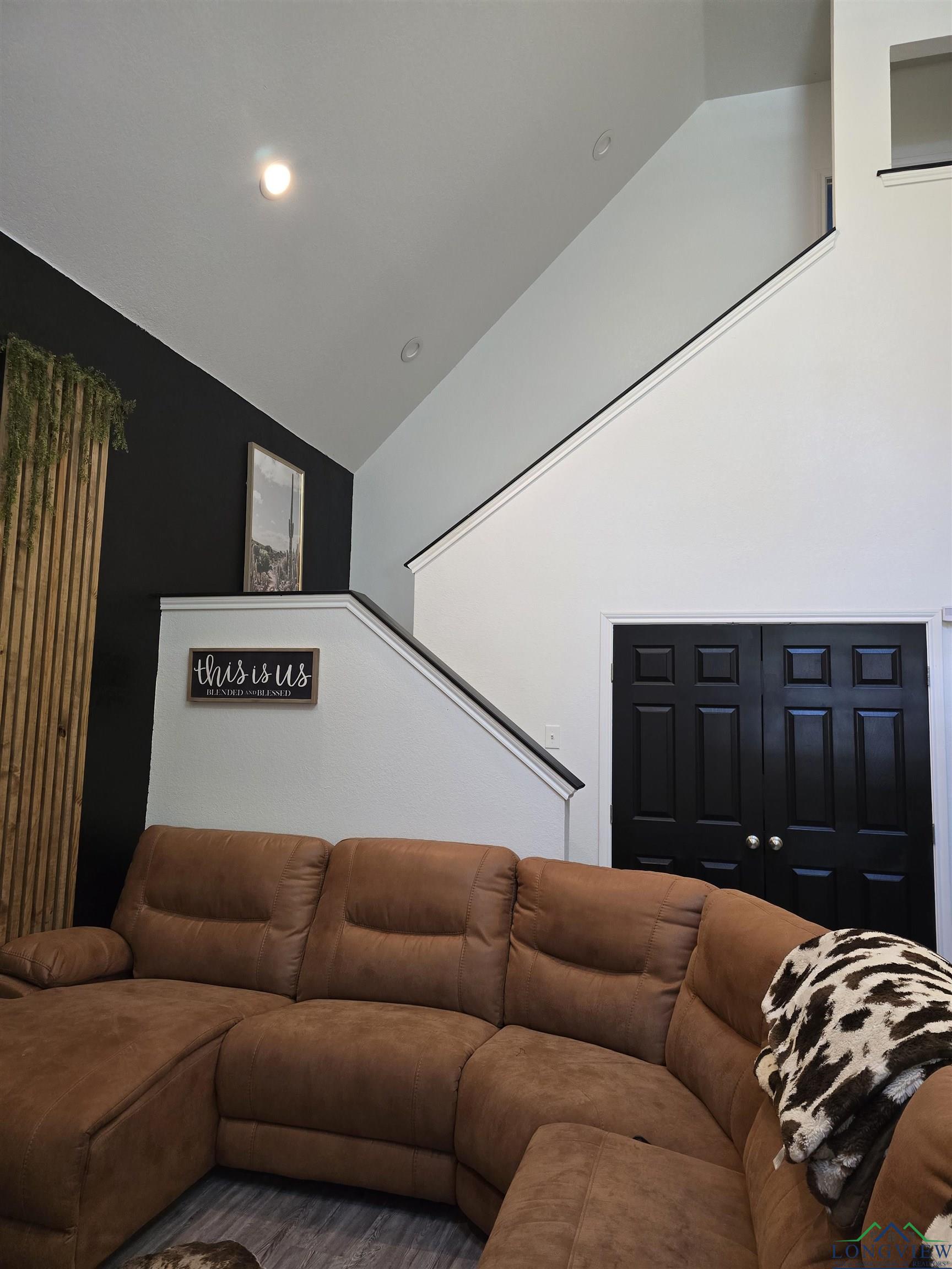 203 W Gay Ave, Gladewater, Texas image 3