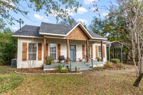 Homes For Sale - 100 Gregg Street<br/> Mount Vernon, TX 75457