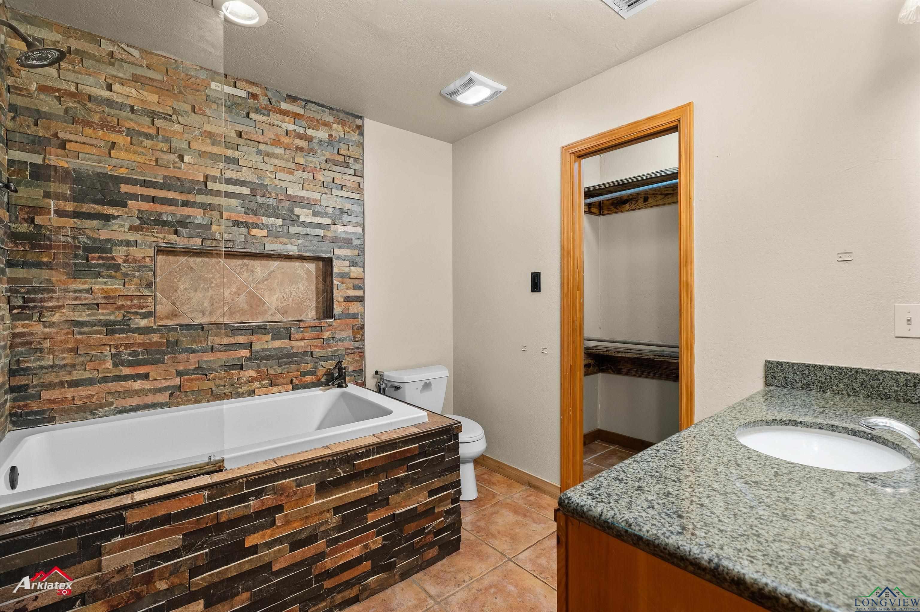 1024 Shadowood Dr, Marshall, Texas image 17
