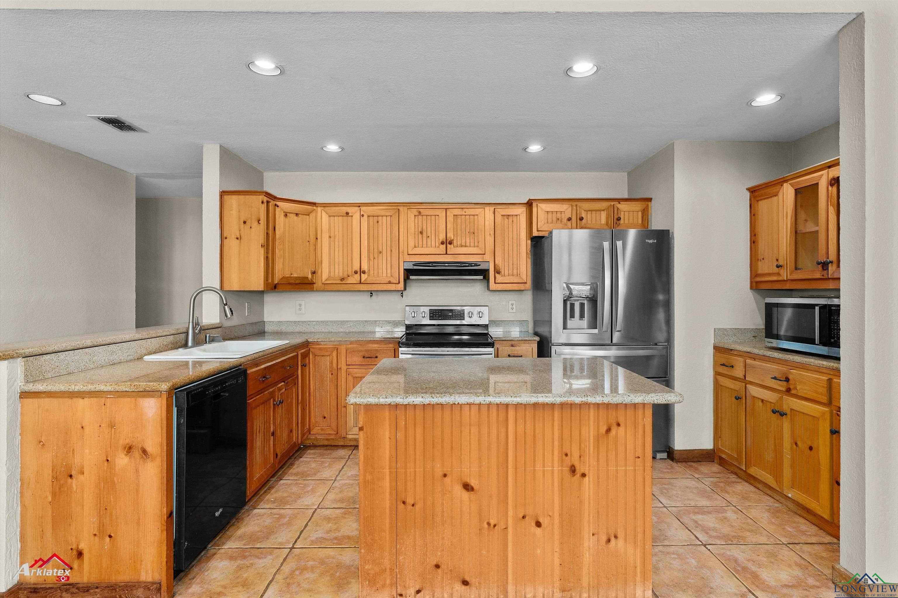 1024 Shadowood Dr, Marshall, Texas image 8