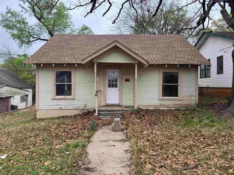 Homes For Sale - 808 Melba Ave<br/> Gladewater, TX 75647