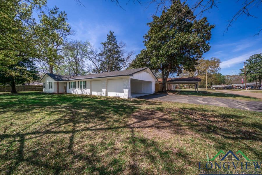 400 W Douglas, Jefferson, Texas image 11