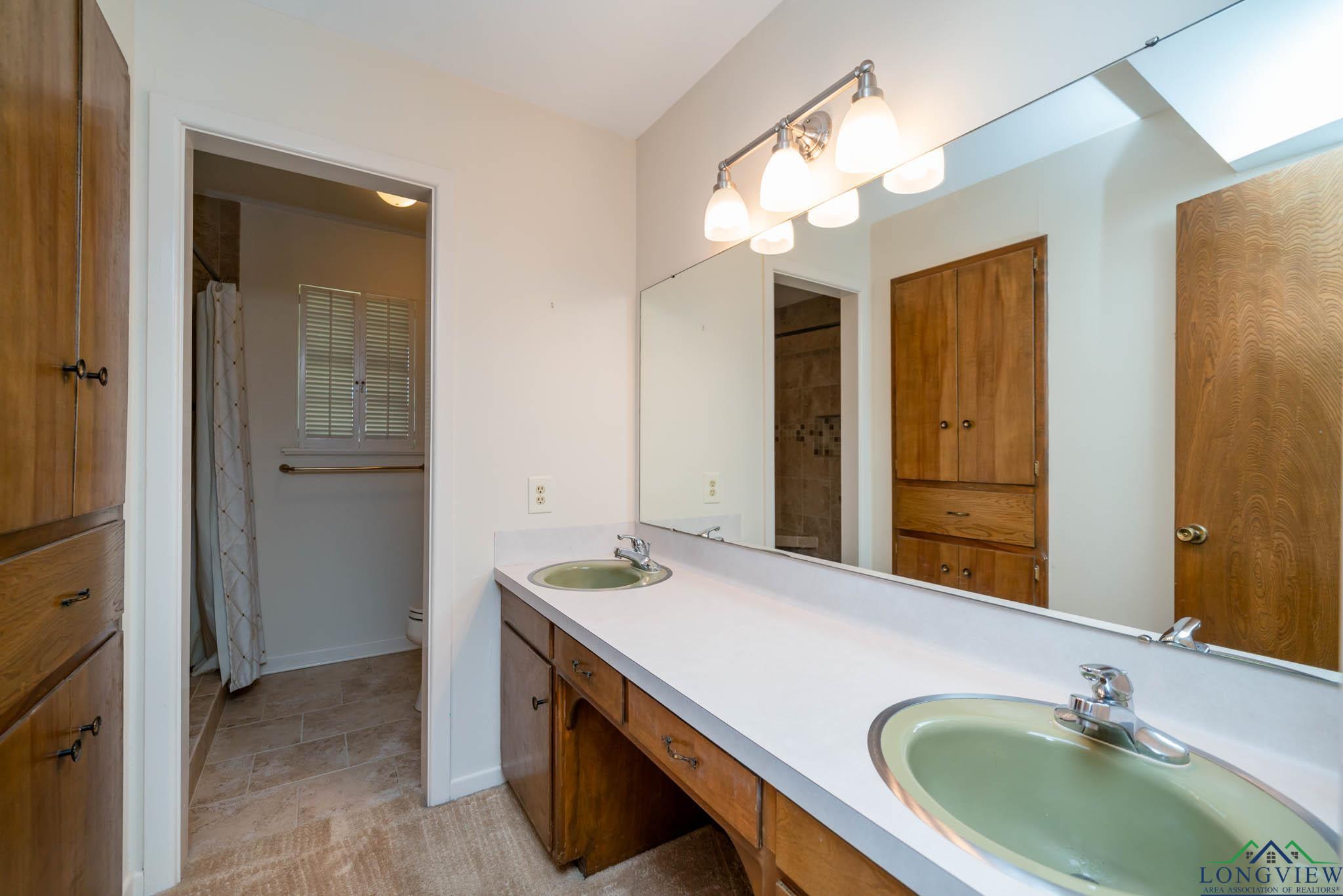 107 Tulip St, White Oak, Texas image 45