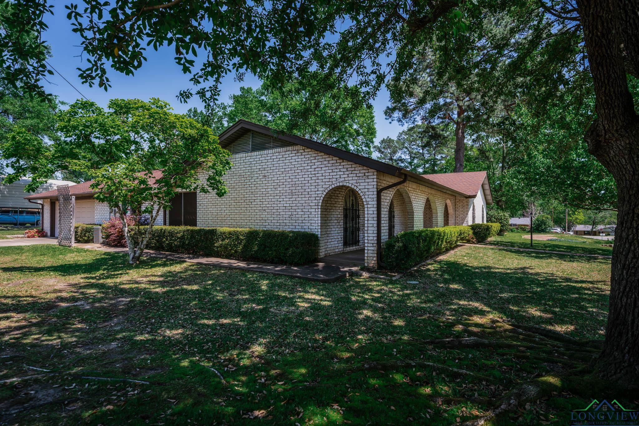 107 Tulip St, White Oak, Texas image 4