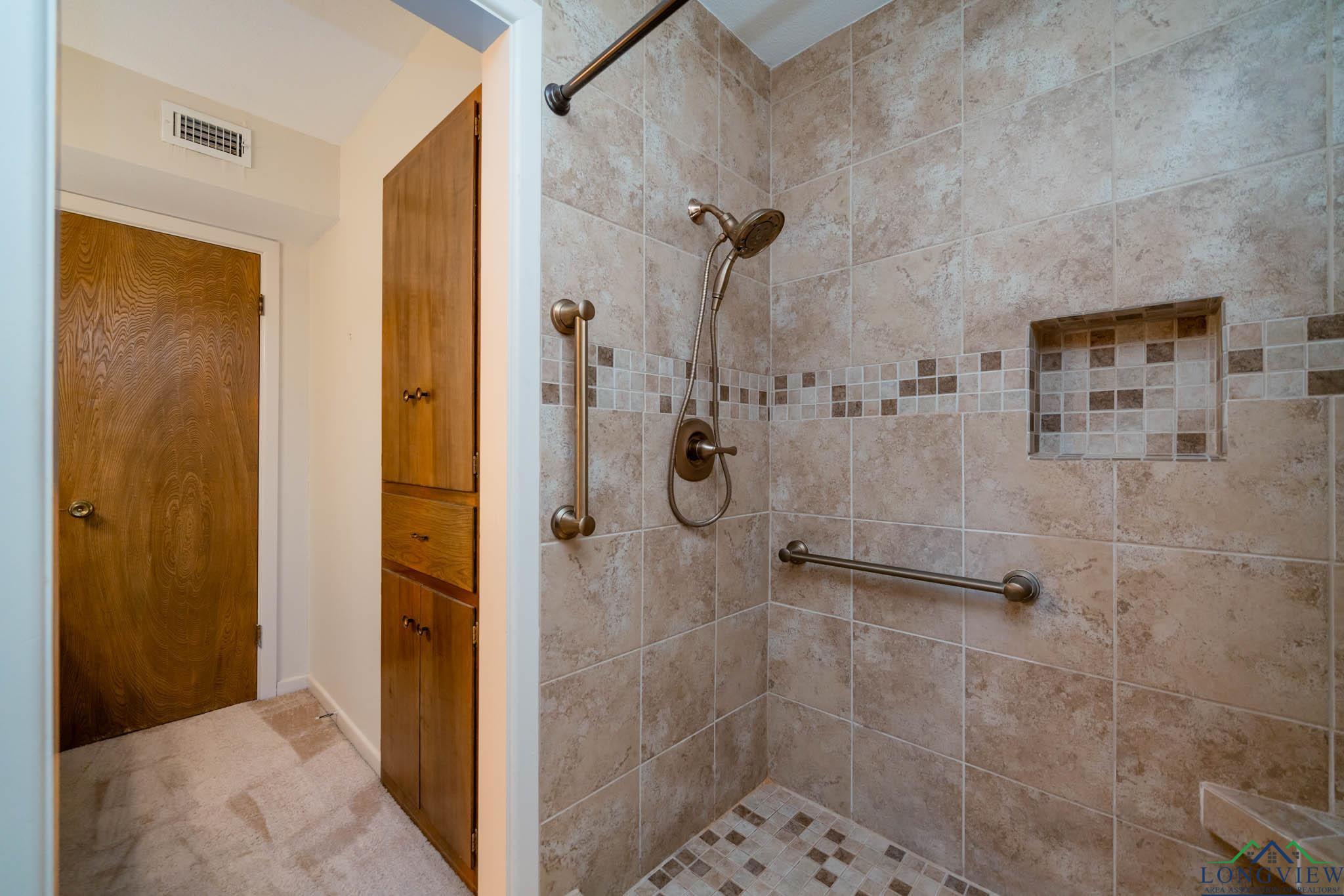 107 Tulip St, White Oak, Texas image 48