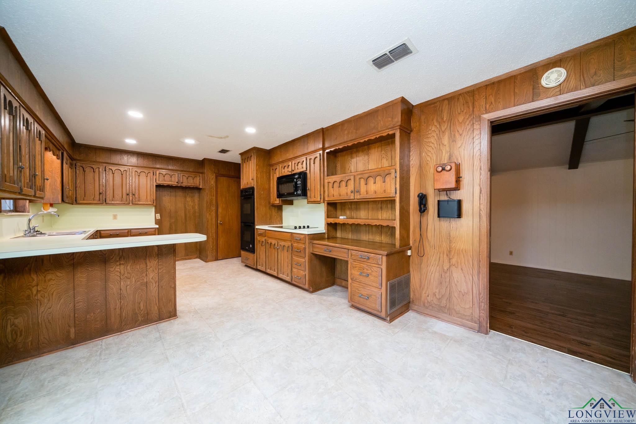 107 Tulip St, White Oak, Texas image 29