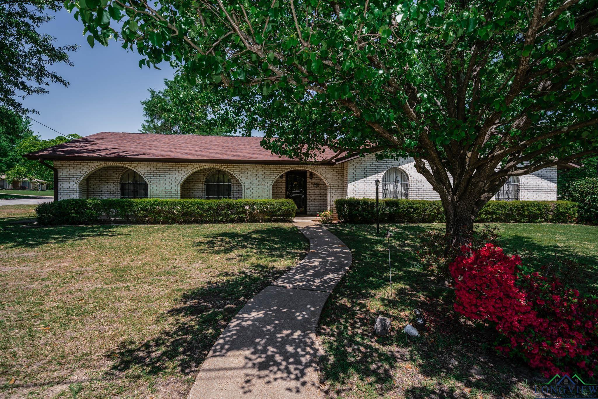 107 Tulip St, White Oak, Texas image 1