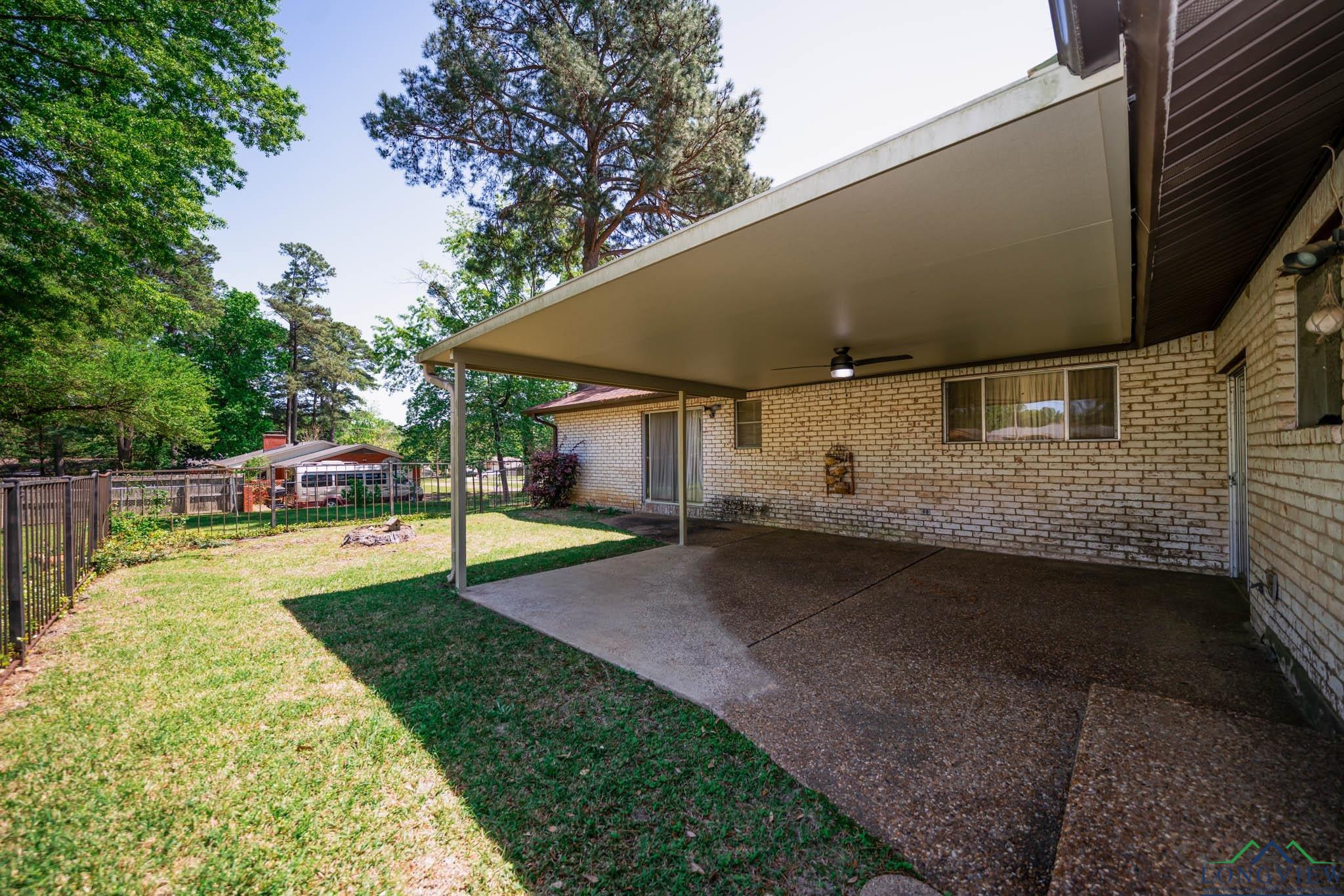 107 Tulip St, White Oak, Texas image 9
