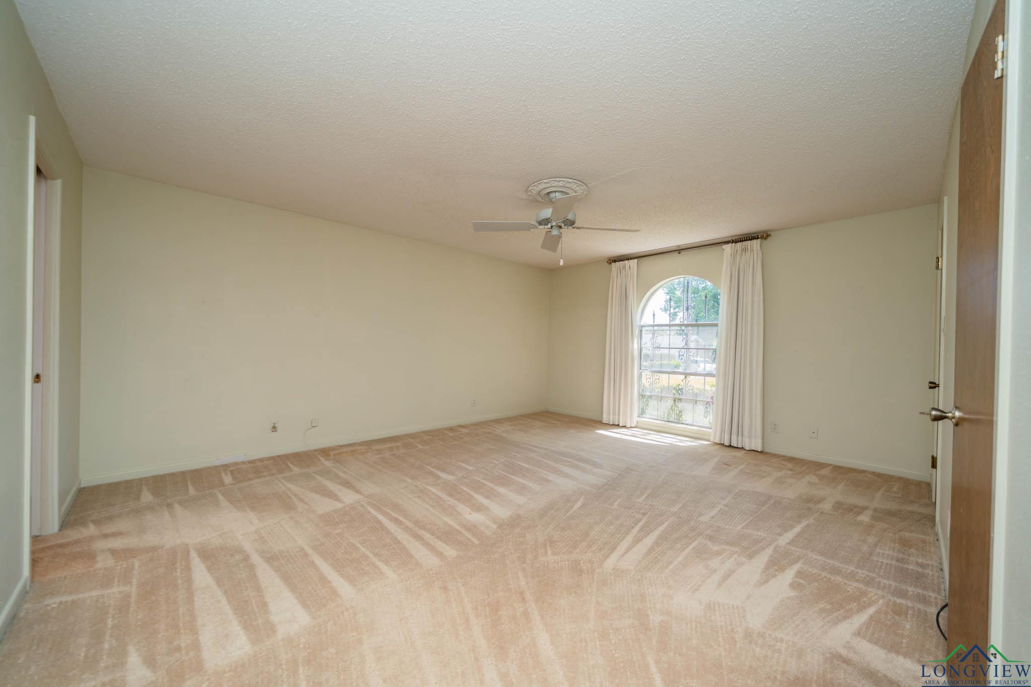 107 Tulip St, White Oak, Texas image 34