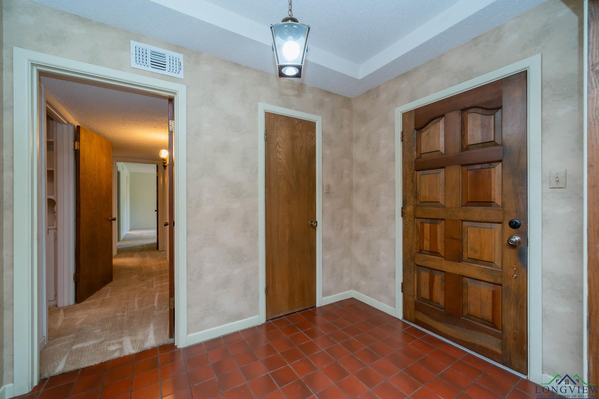 107 Tulip St, White Oak, Texas image 14