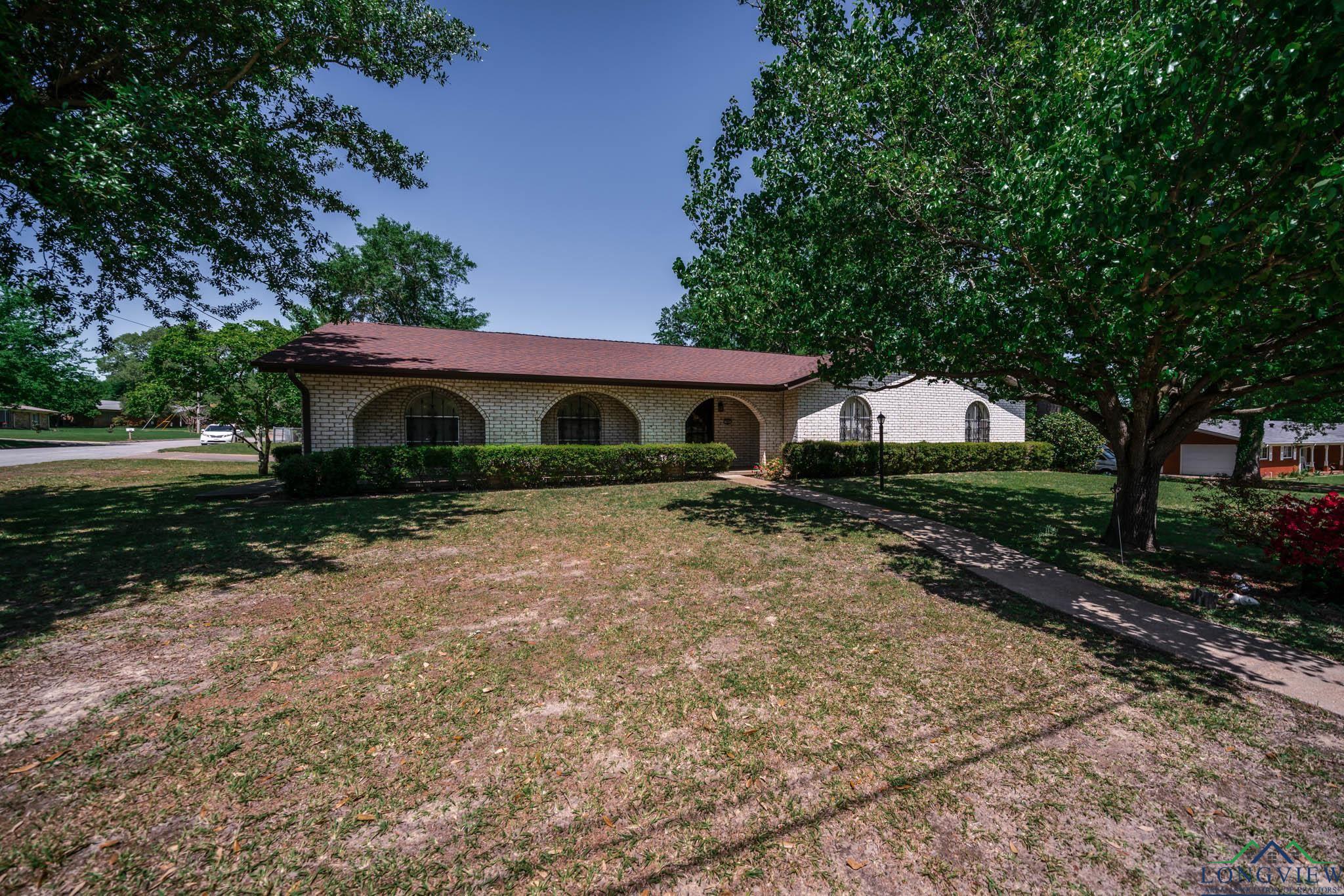 107 Tulip St, White Oak, Texas image 2