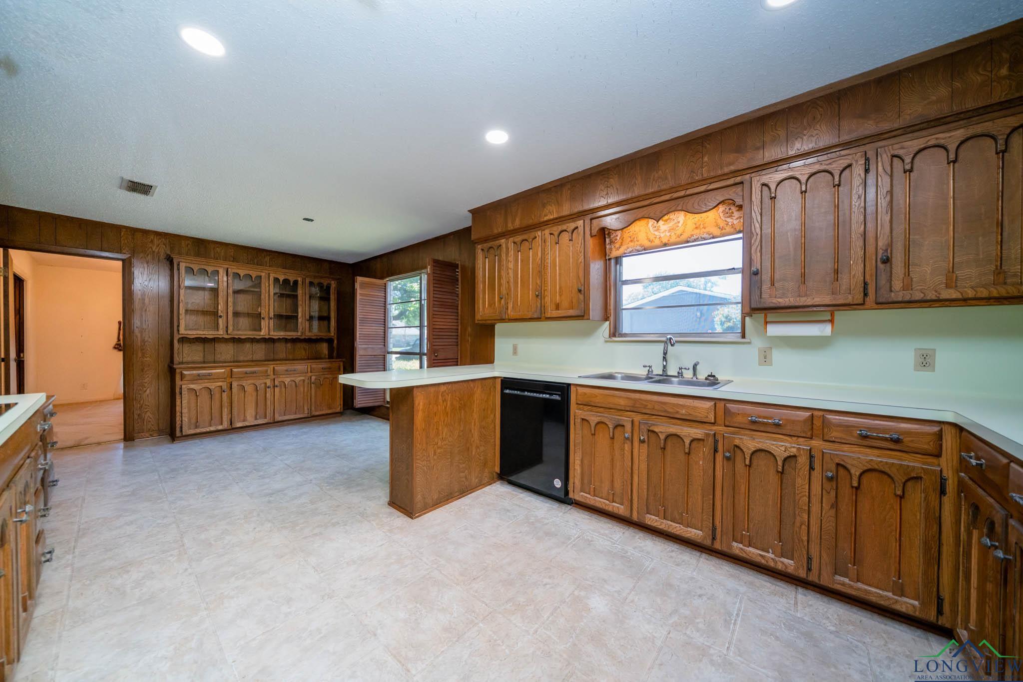 107 Tulip St, White Oak, Texas image 22