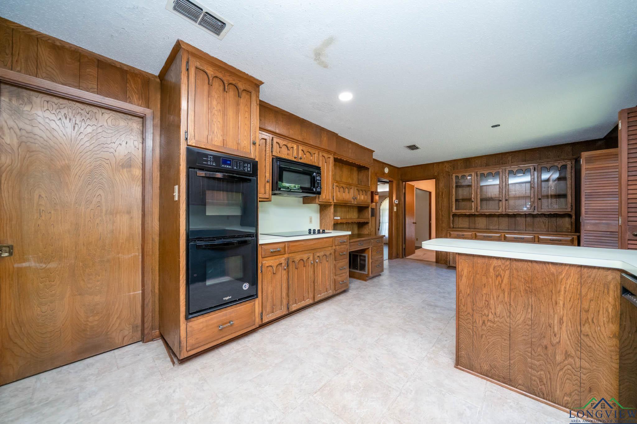 107 Tulip St, White Oak, Texas image 24