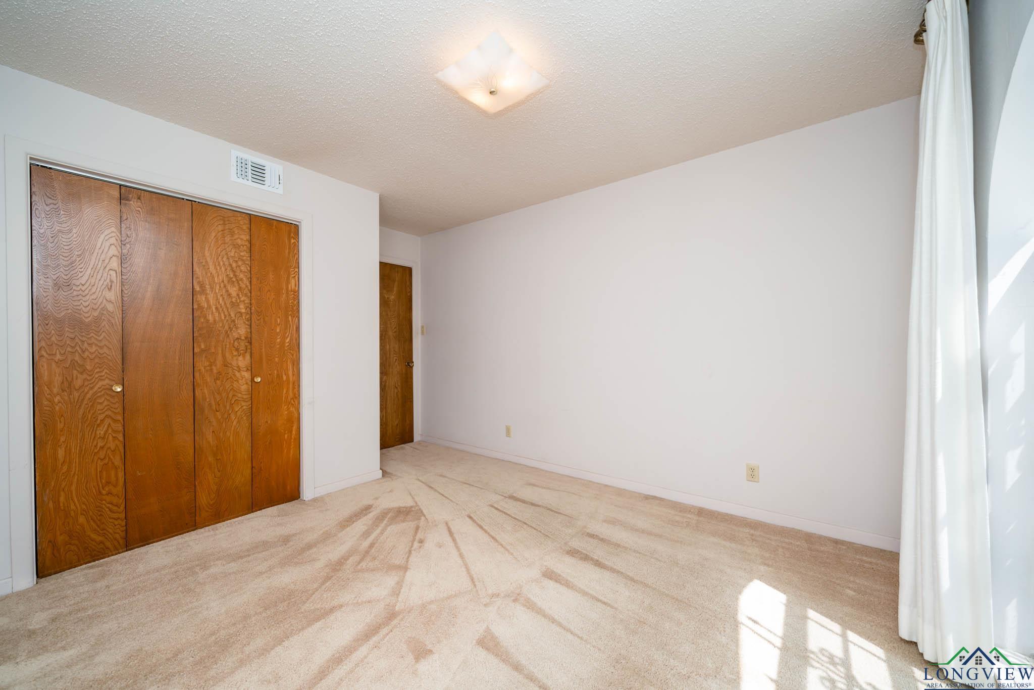 107 Tulip St, White Oak, Texas image 42