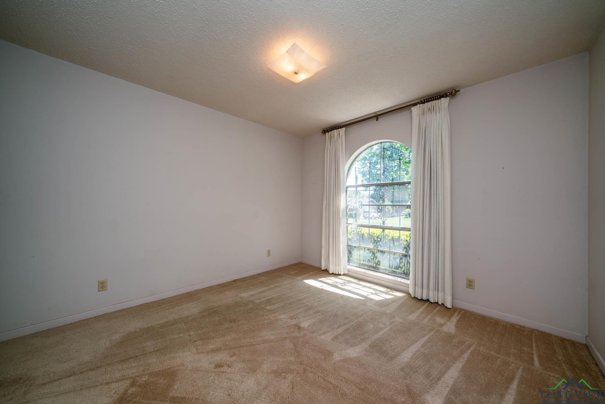 107 Tulip St, White Oak, Texas image 43