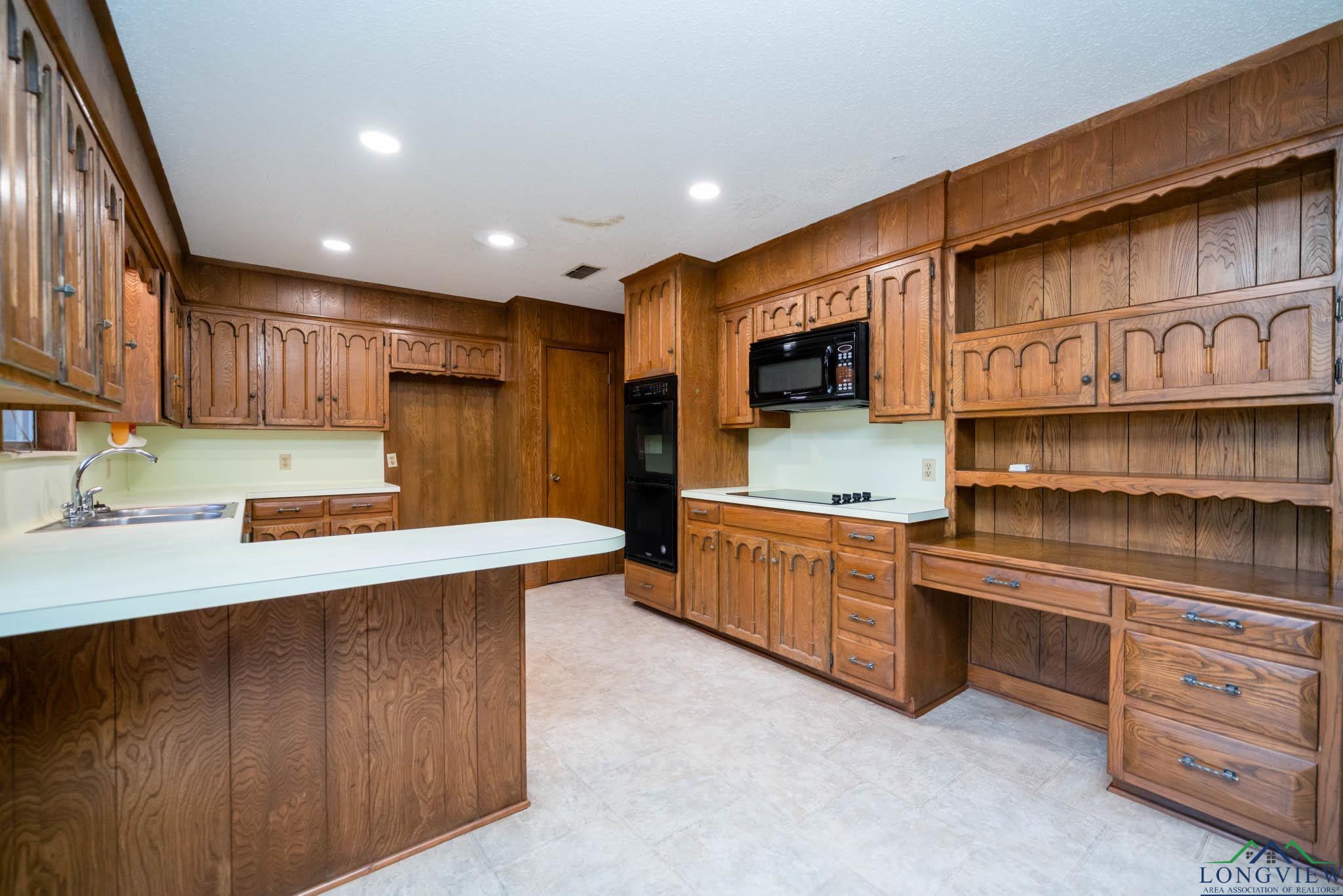 107 Tulip St, White Oak, Texas image 28