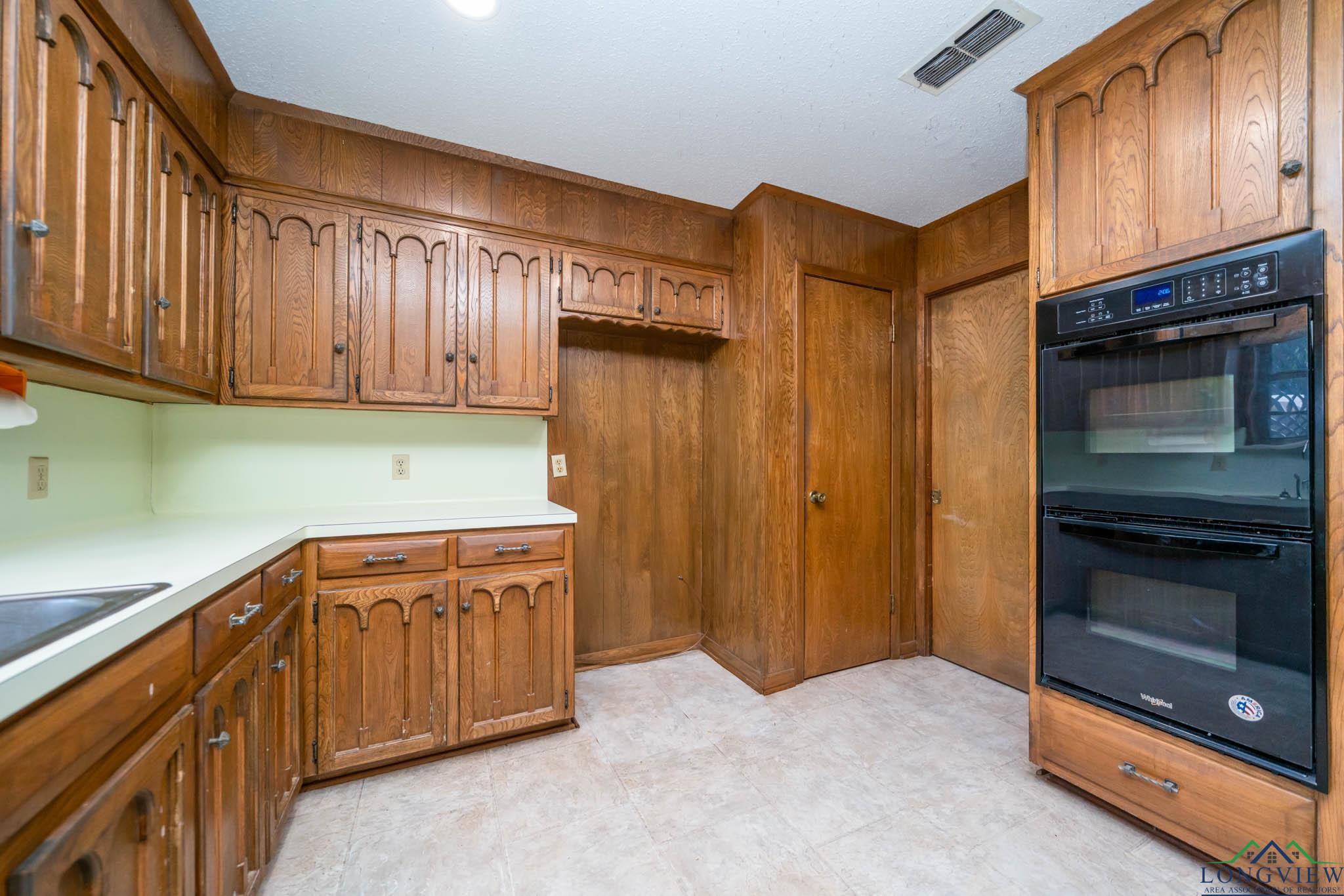 107 Tulip St, White Oak, Texas image 25