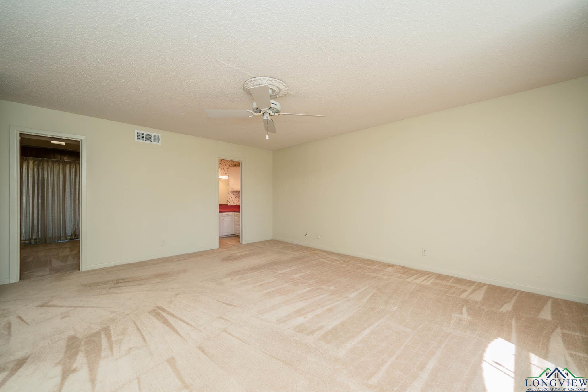 107 Tulip St, White Oak, Texas image 35