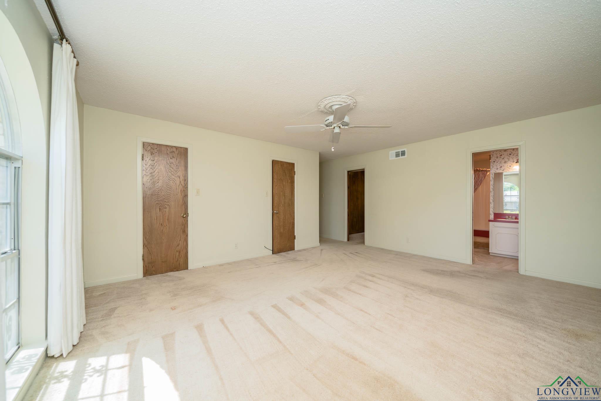 107 Tulip St, White Oak, Texas image 36