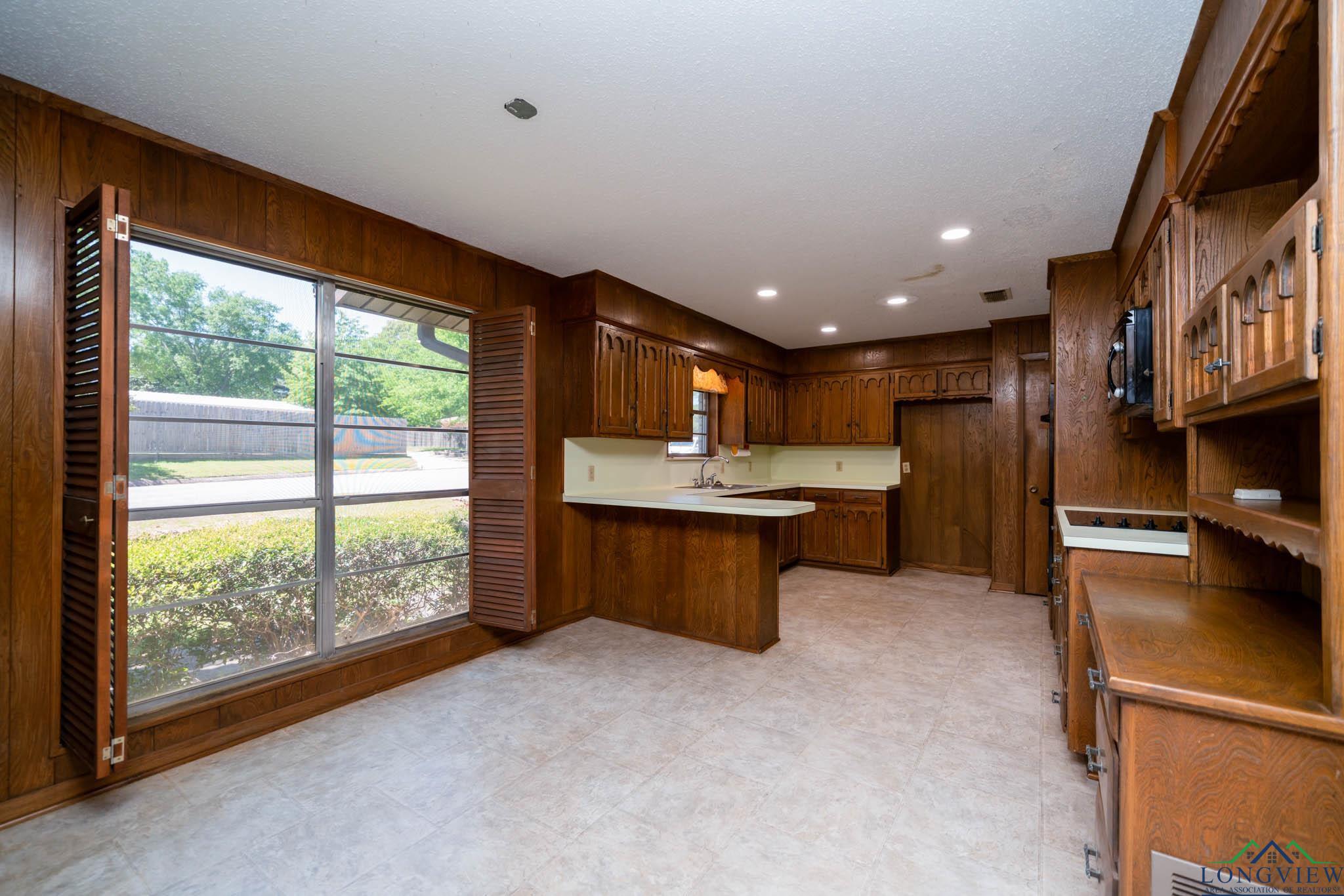 107 Tulip St, White Oak, Texas image 30