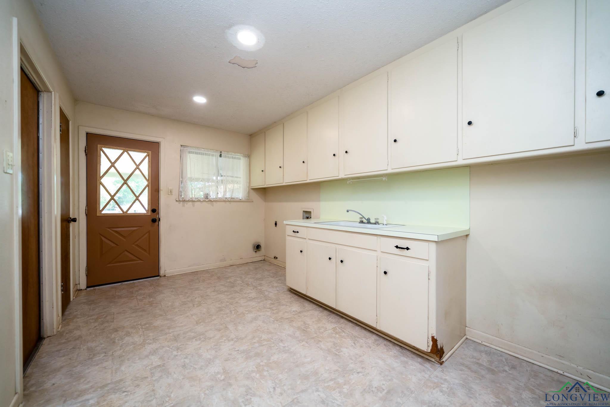 107 Tulip St, White Oak, Texas image 49