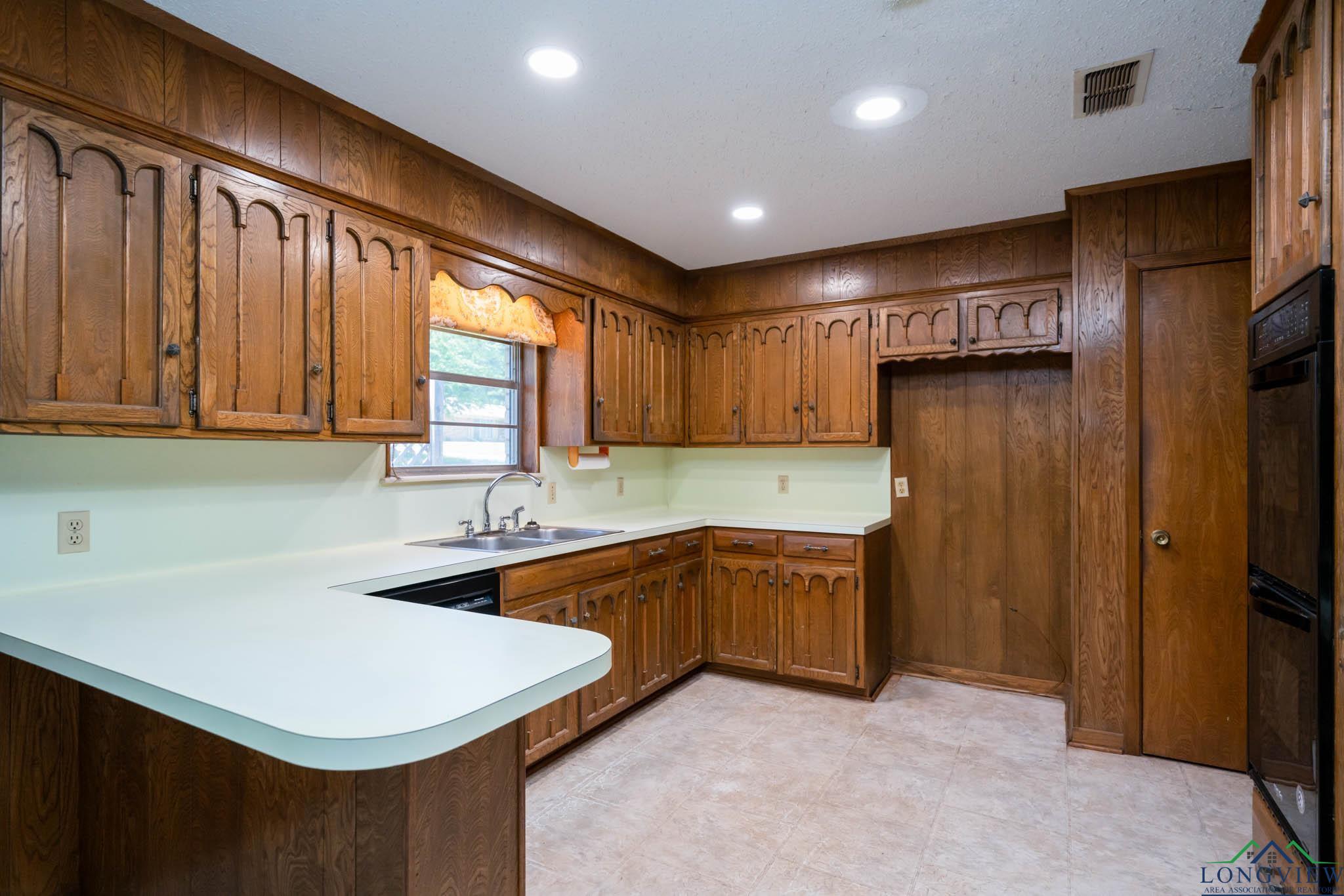 107 Tulip St, White Oak, Texas image 27