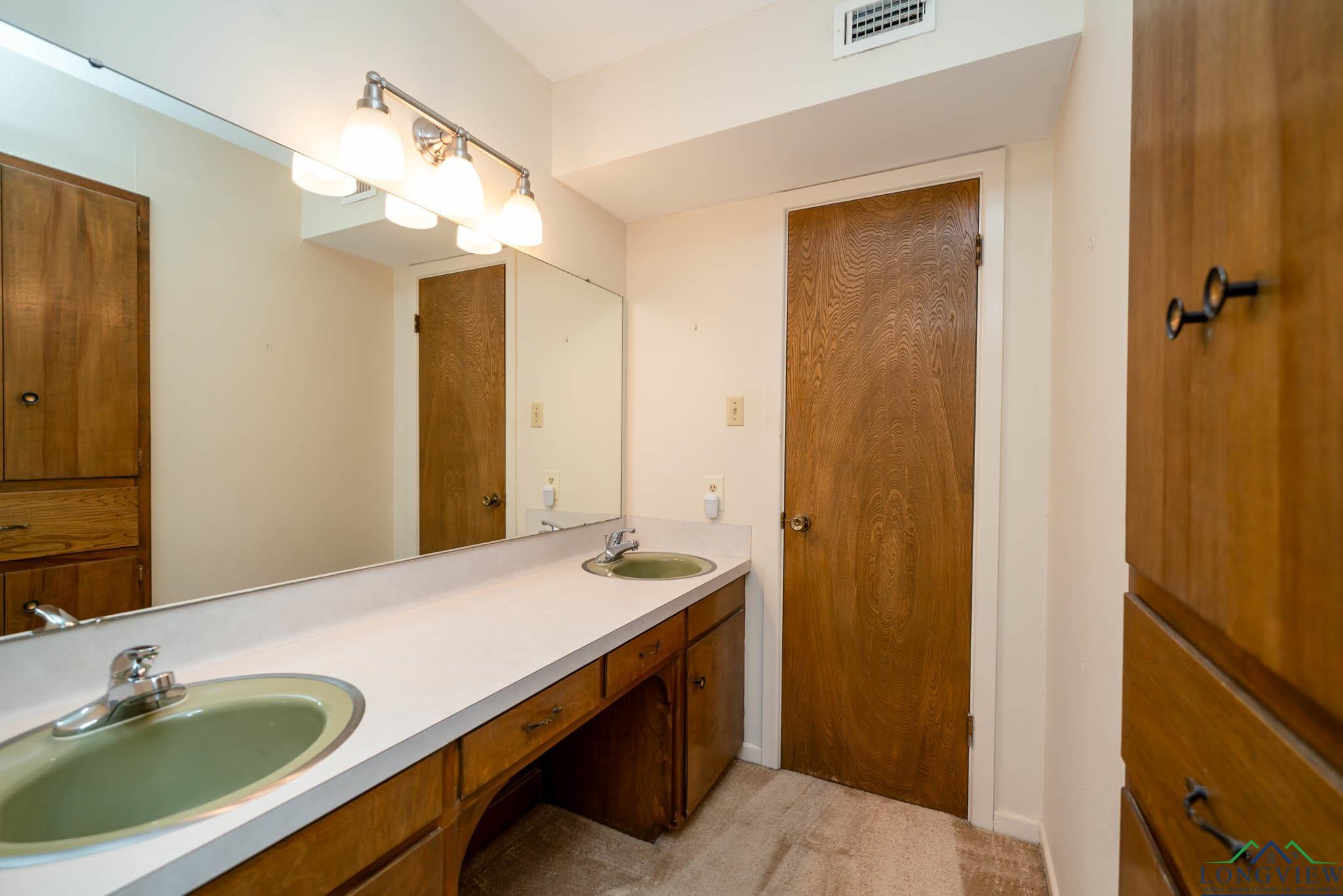 107 Tulip St, White Oak, Texas image 46