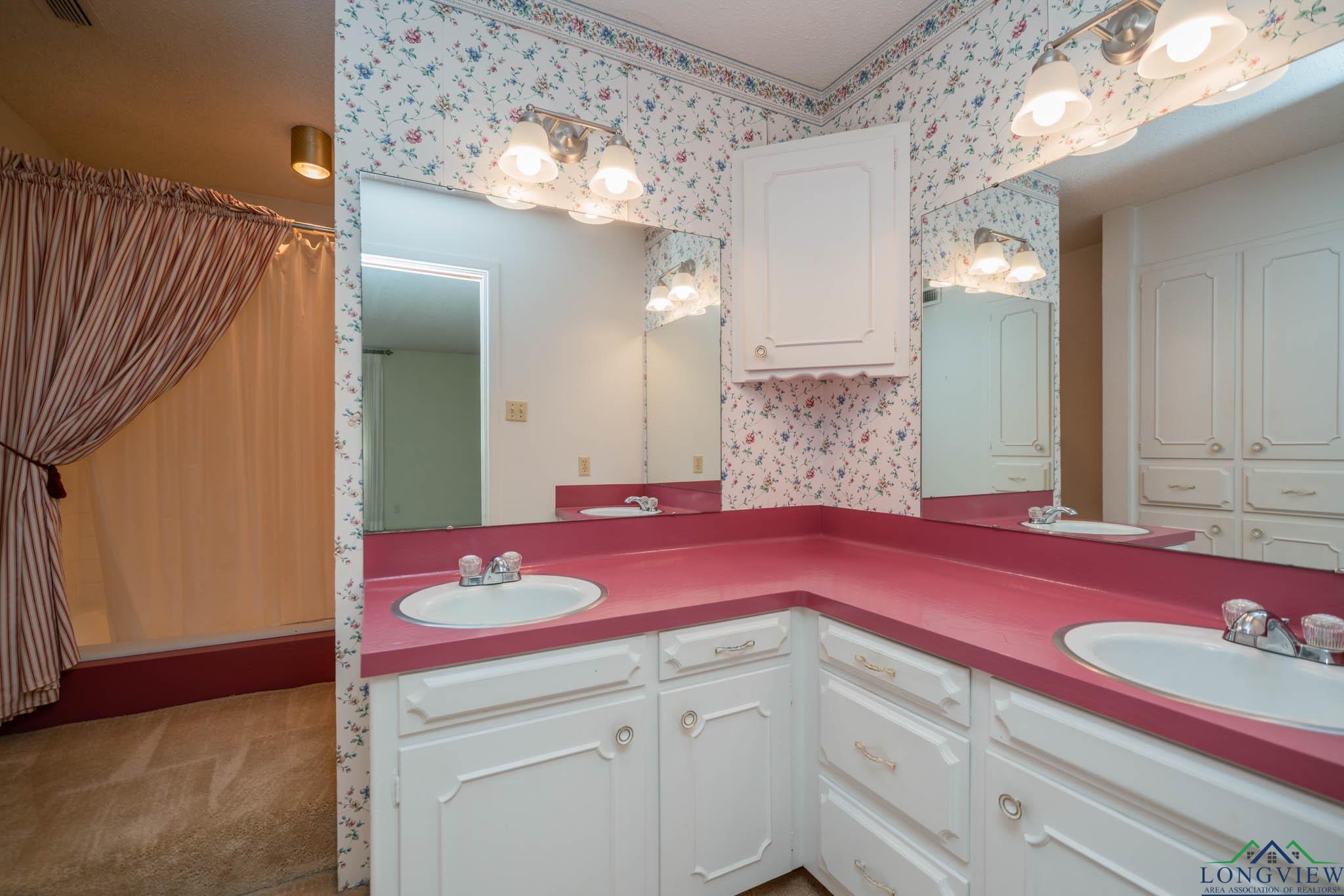 107 Tulip St, White Oak, Texas image 38
