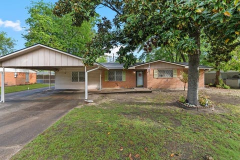 Homes For Sale - 1126 Oakwood Dr<br/> Carthage, TX 75633