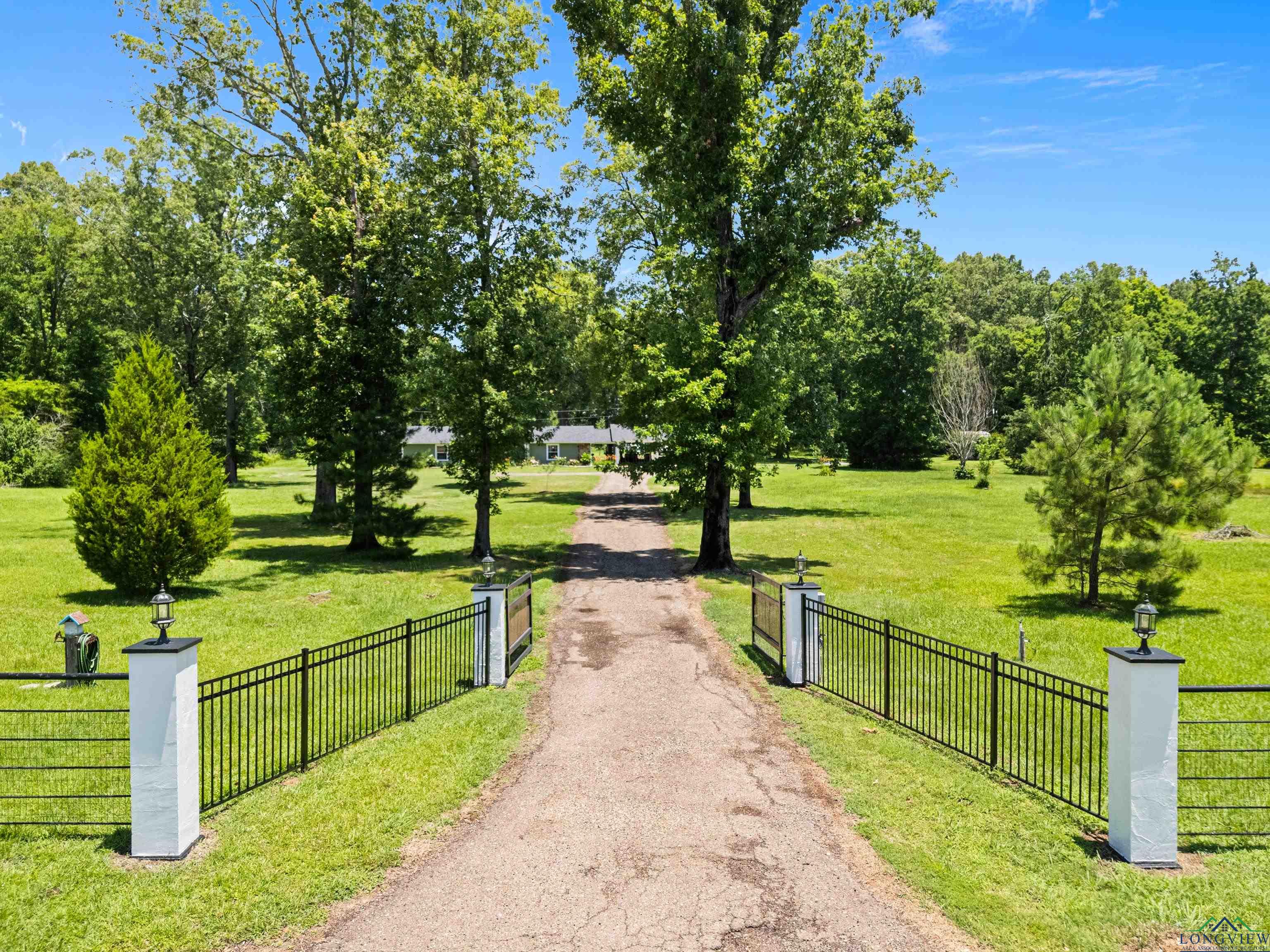 325 County Road 1081, Carthage, Texas image 2