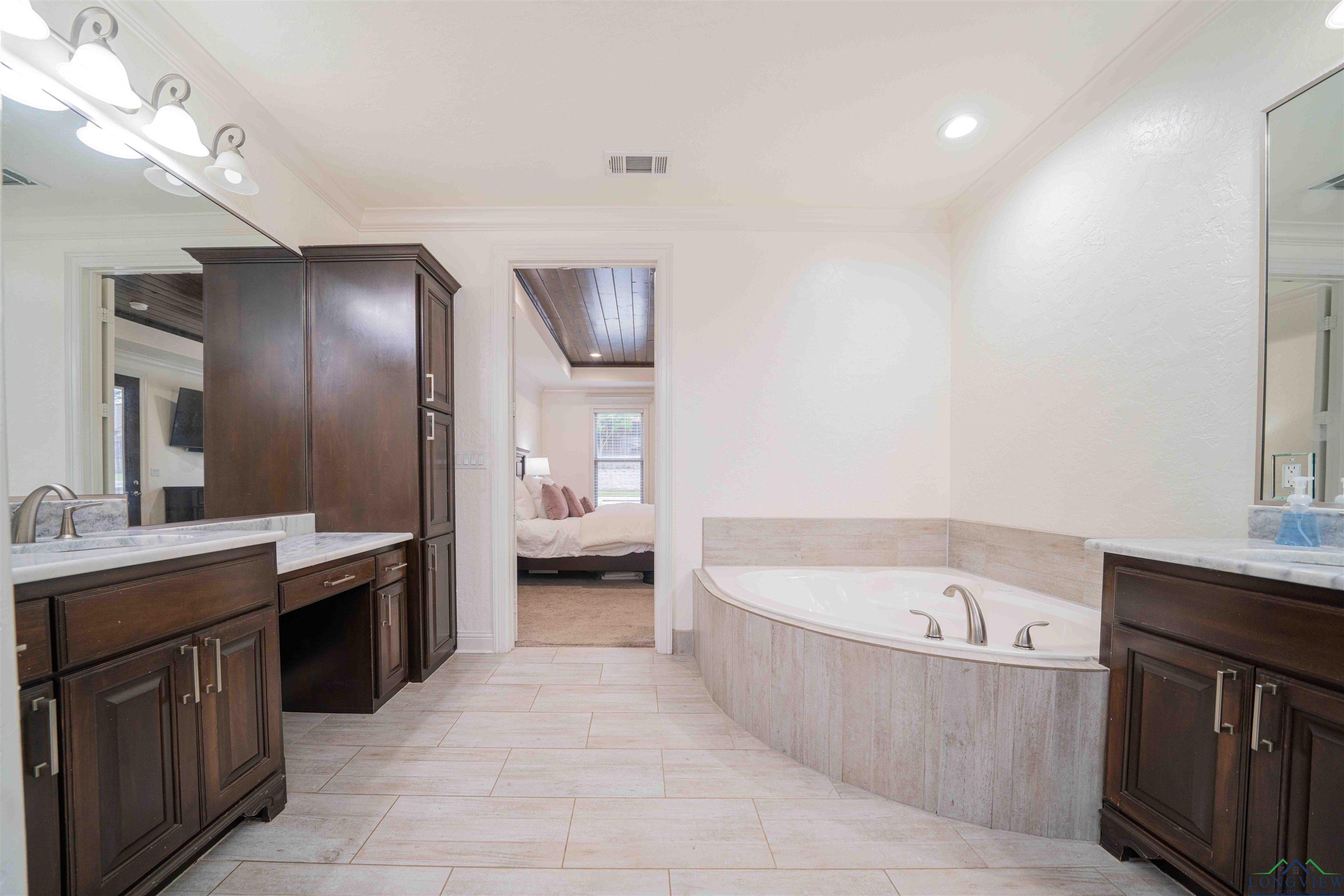 3000 Fairway Oaks, Longview, Texas image 21