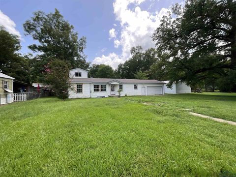 Homes For Sale - 308 E Douglas<br/> Marion County, Jefferson, TX 75657