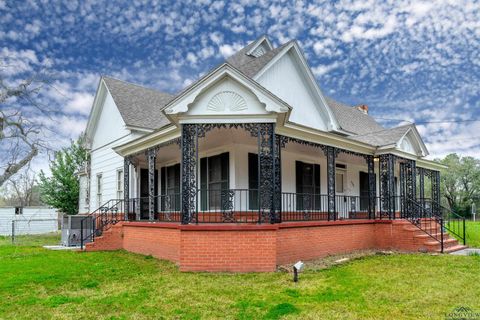 A home in Gladewater