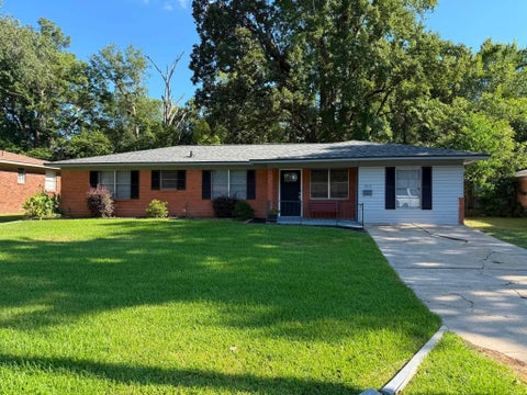 Homes For Sale - 202 Shamrock Dr<br/> Longview, TX 75604