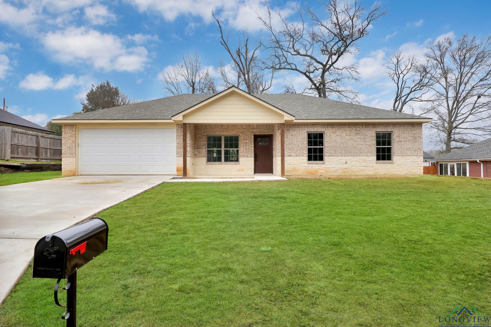1508 Woodway Ln, Gilmer, Texas image 1
