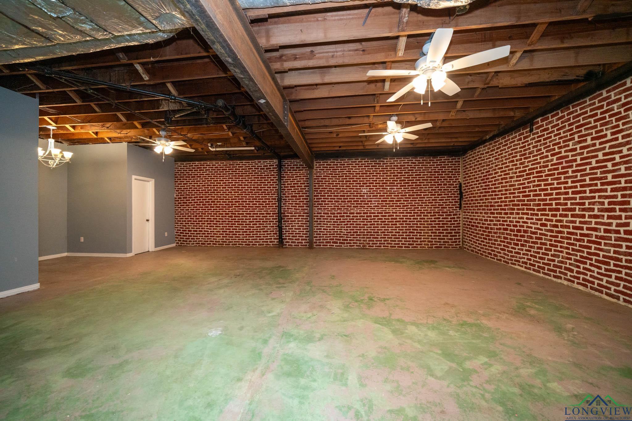 601 Wood St, Gladewater, Texas image 35