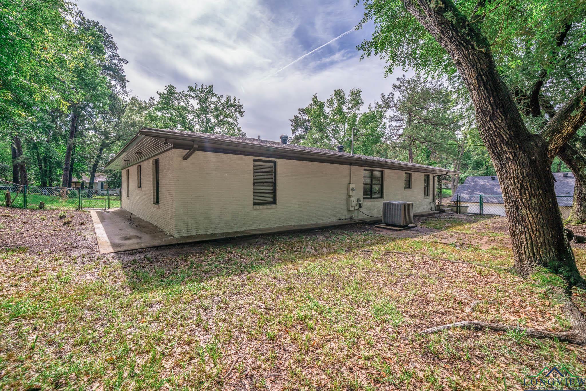 601 Wood St, Gladewater, Texas image 43