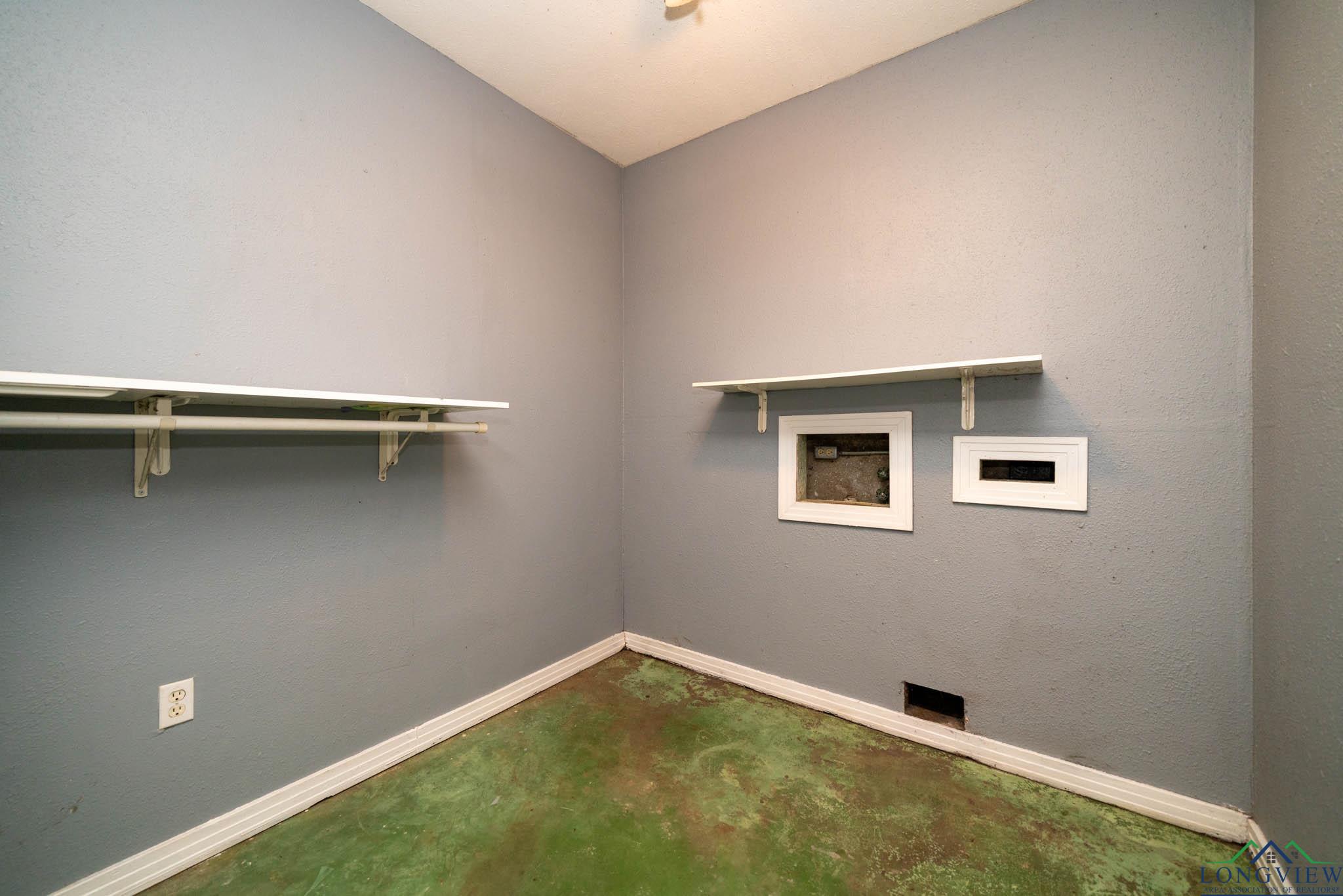 601 Wood St, Gladewater, Texas image 38