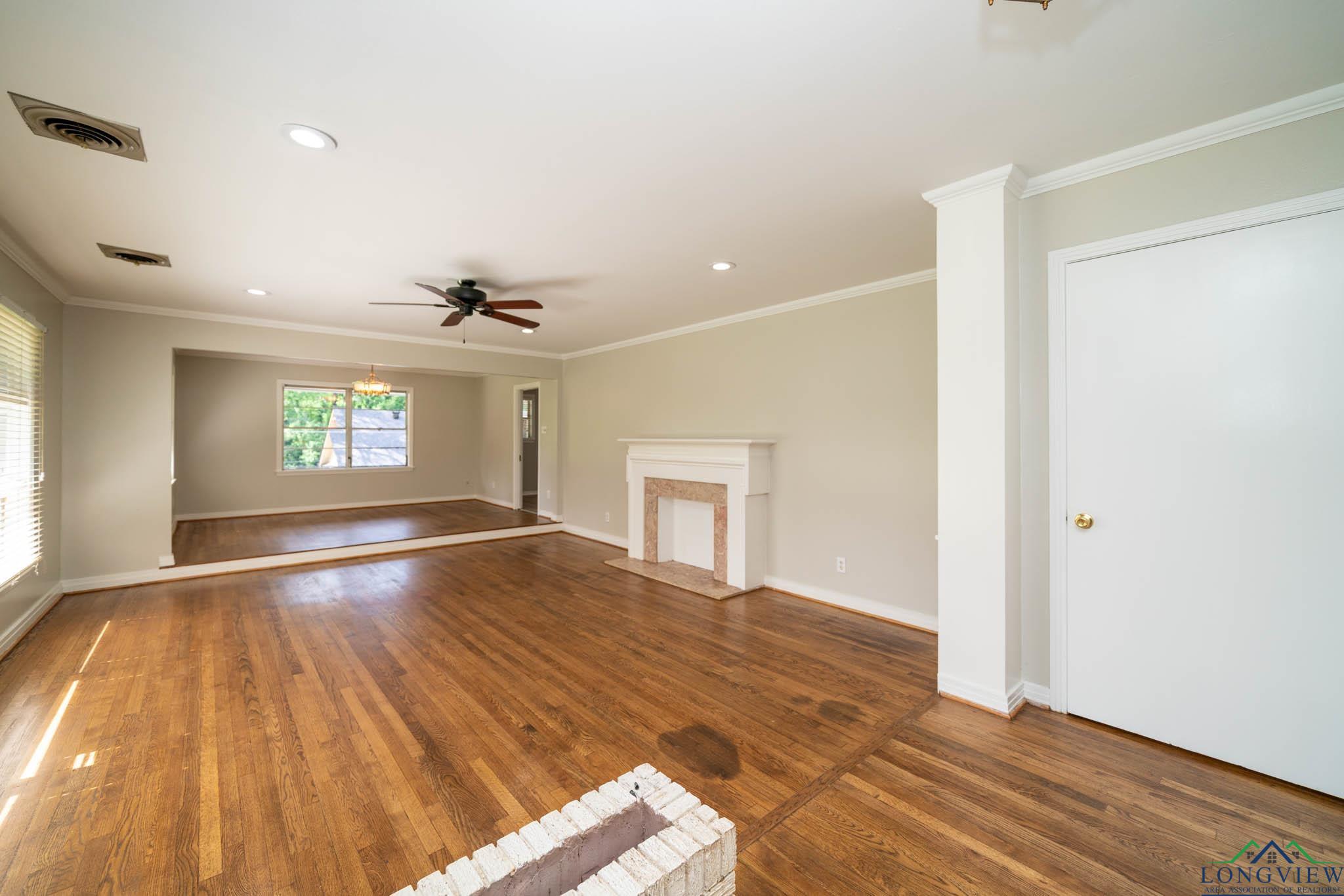 601 Wood St, Gladewater, Texas image 4