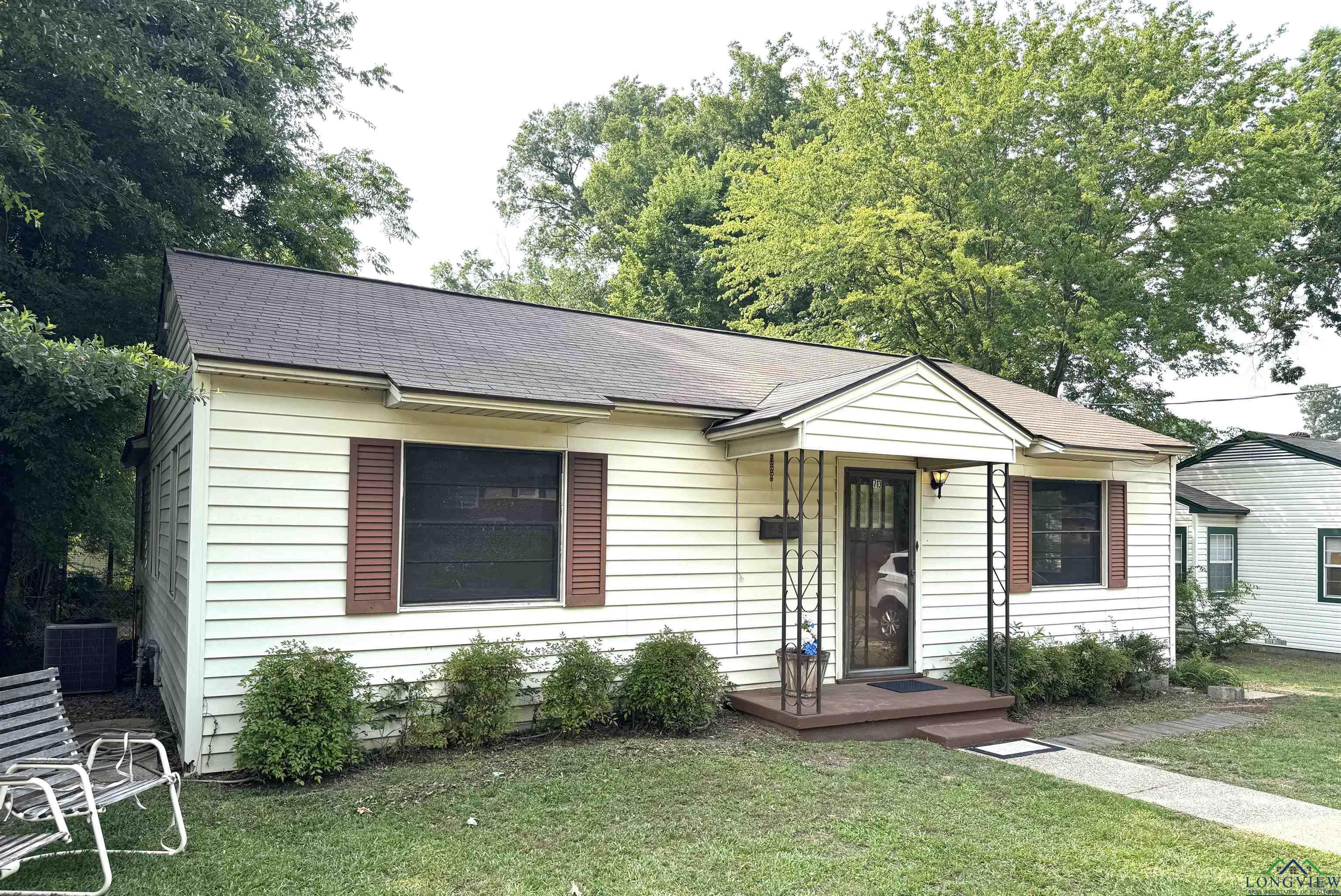 713 Martha Dr, Gladewater, Texas image 2