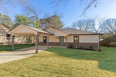 Homes For Sale - 604 Hilltop Drive<br/> Longview, TX 75604